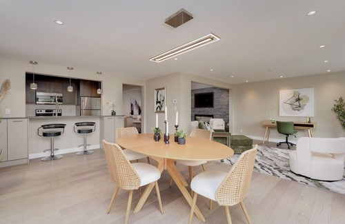 Saanich East House | Eagle Rock Suite