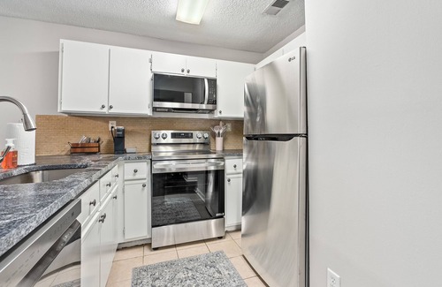 Cary Woods Condo | Eagle's Escape ~ Cozy 2-Bedroom Condo in Welcoming Auburn