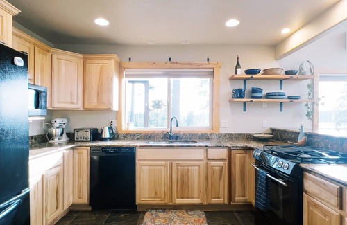 Hayden Lake House | Eagle's Eyrie Hayden Lake Home with private beach