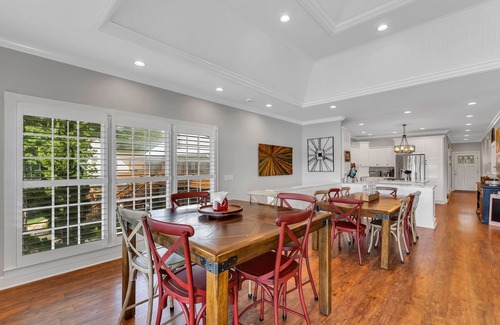 Jasper House | "Eagle's Landing" - 70" 4K HD TV w/surround sound, perfect for a family movie night!