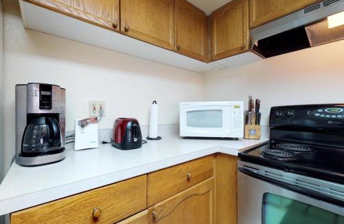 Lakeshore Apartment | Eagle's Landing Condo 68