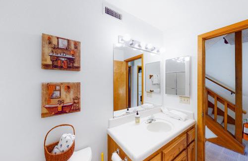 Lakeshore Apartment | Eagle's Landing Condo 78