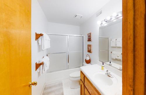 Lakeshore Apartment | Eagle's Landing Condo 78