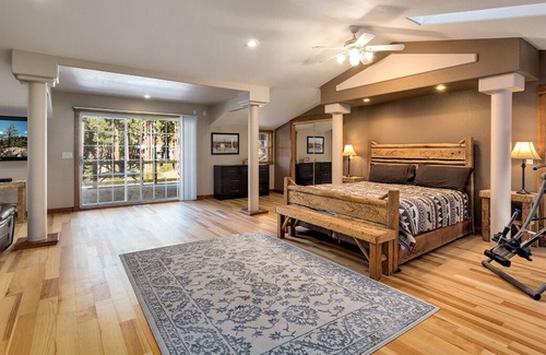 Skyland House | Eagle's Landing Family & Pet Friendly with Private Hot Tub, Sleeps 10