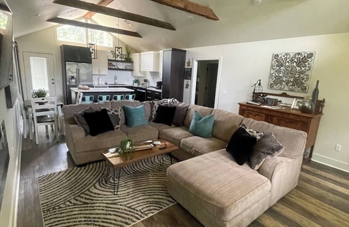 Russellville House | Eagle's Nest - Beautiful House close to boat launch and local attractions.