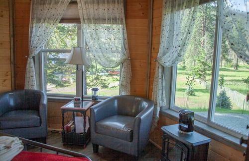 Lolo Cabin | Eagle's Nest For Great Hikes, Local Breweries and Coffee Shops.