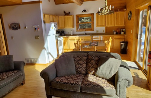 Land O Lakes Ski Chalet | Eagle's Nest luxury lakefront chalet all season lodge. Allows pets!