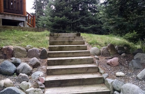 Land O Lakes Ski Chalet | Eagle's Nest luxury lakefront chalet all season lodge. Allows pets!