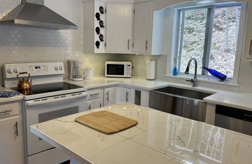 Oneonta House | Eagle's Nest - Remodeled 3 bdrm, min to All Star