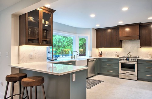 Fairview House | Eagle's View: Where Modern Comfort Meets Mountain Majesty