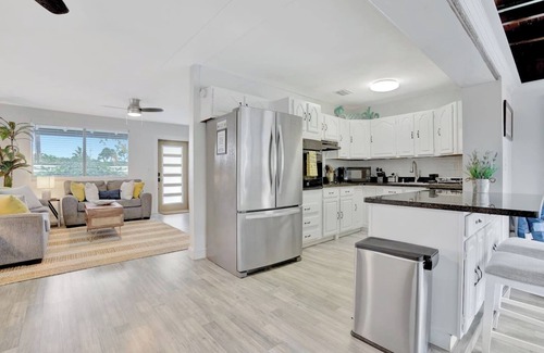 Florida North Atlantic Coast House | Eagle's Way: Firepit, Heated Pool, Sunroom Near BEACH!