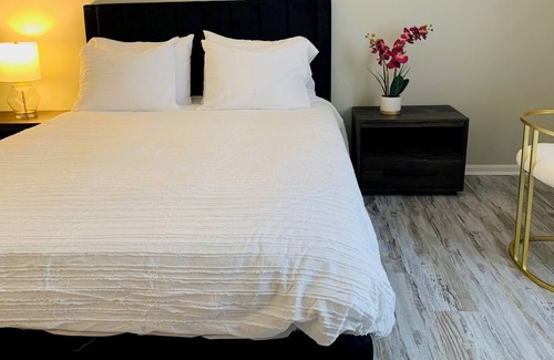 Wayne Condo | Eagle Valley Villa