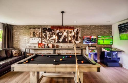 Chalet Village House | Eagle View Chalet 3BR 3BA - Gatlinburg Retreat - Scenic Mountain Views, Hot Tub, Game Room, Firepit, Foliage - Sleep 8