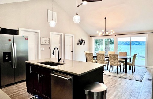 Belfair House | Eagle View Waterfront Retreat in Belfair, Hood Canal with King Beds, kayaks