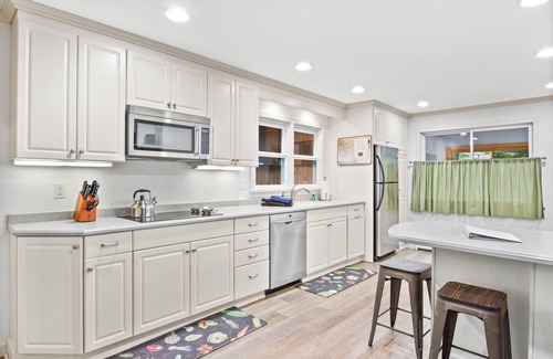 Eagle River House | Eagles Bend Lake House, Located on The Chain of Lakes