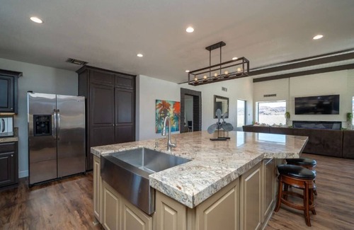 Parker Strip House | Eagles Lair, Poolside Luxury!