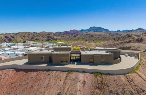 Parker Strip House | Eagles Lair, Poolside Luxury!