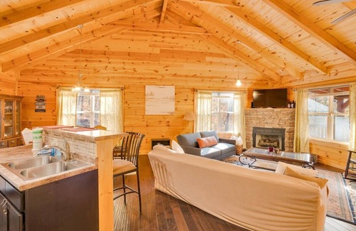 Guild Cabin | Eagles Nest Cabin w/TN River Views!