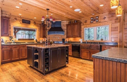 Helmsburg Cabin | Eagles Nest Lodge - Ultimate Vacation Destination!