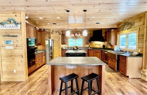Helmsburg Cabin | Eagles Nest Lodge - Ultimate Vacation Destination!