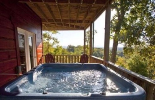 Tellico Plains Cabin | Eagles Nest w/ king bed