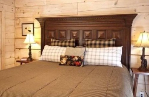 Tellico Plains Cabin | Eagles Nest w/ king bed