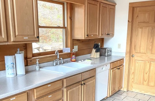 Butler Cabin | Eagles Peak-Dock Access & Boat Slip, Amazing View, King Beds, Luxury Hot Tub