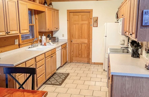 Butler Cabin | Eagles Peak-Dock Access & Boat Slip, Amazing View, King Beds, Luxury Hot Tub