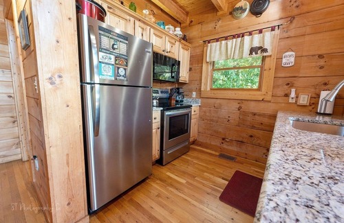 Gatlinburg - Pigeon Forge Cabin | Eagles Point 3 Bedrooms 3 Bathrooms Cabin
