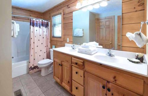 Black Bear Falls House | Eagles Point Lodge