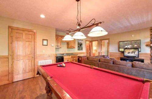 Black Bear Falls House | Eagles Point Lodge