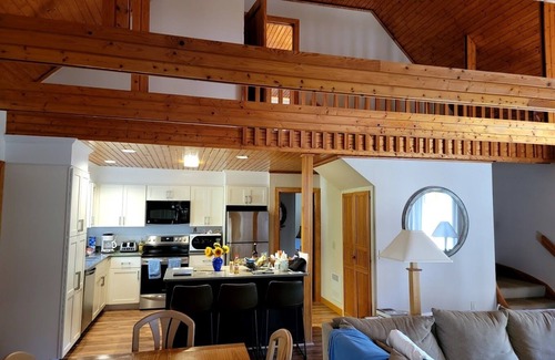 Waitsfield House | Eagles Resort Charming detached 2-bed in beautiful Waitsfield VT.