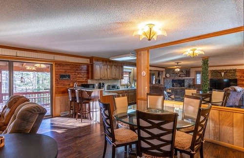 Fleetwood House | Eagles Rest - Quiet area with hot tub, pets welcome!