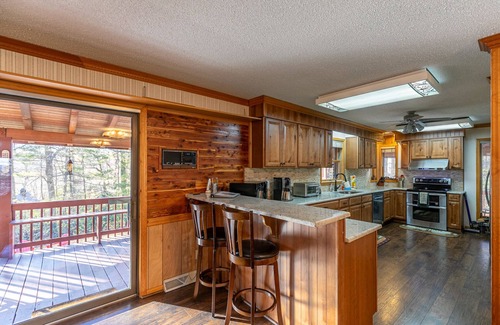 Fleetwood House | Eagles Rest - Quiet area with hot tub, pets welcome!