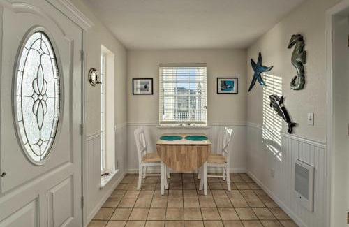 Ocean Shores Apartment | Eagles View Condo in Ocean Shores with 3 Balconies