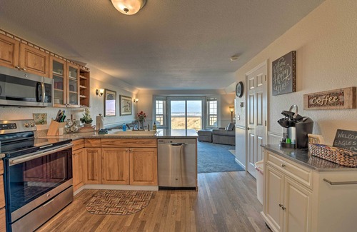 Ocean Shores Condo | ‘Eagles View’ Condo in Ocean Shores w/3 Balconies