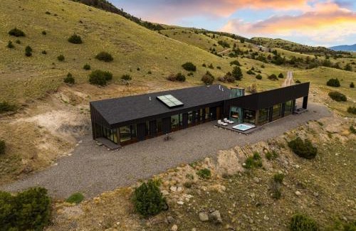 Emigrant House | Eagles Wings Luxe Yellowstone Retreat Condé Nast
