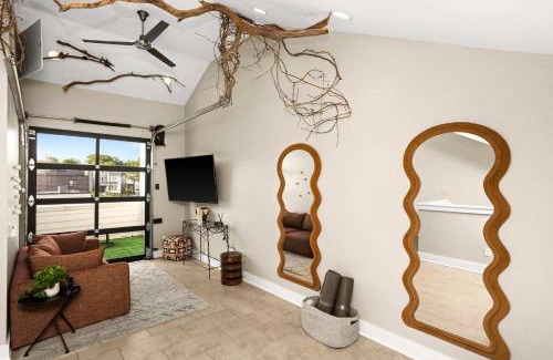 Eighth Avenue House | EARTH at 8th & Argyle Elite Nashville Vacation Spot