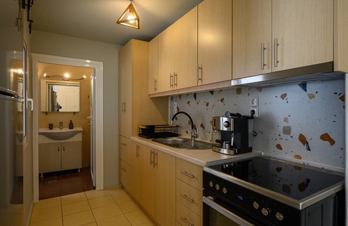 Kalamata Apartment | Earth house remodeled in a traditional area close to the main square of kalamata