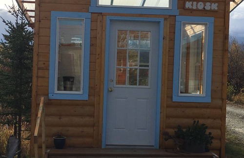 Healy Cabin | Earthsong Lodge - STAND