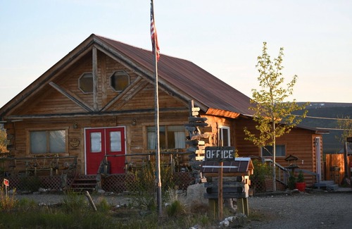 Healy Cabin | Earthsong Lodge - STAND