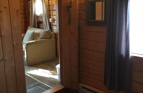 Healy Cabin | Earthsong Lodge -Two Room Cabin