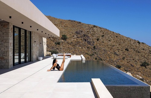 Vizari Villa | Earthy Architecture Meets Endless Blue by etouri