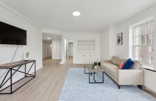 Central Business District Apartment | East 419i Modern Suite I Pool I Gym