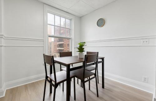 Central Business District Apartment | East 419i Modern Suite I Pool I Gym