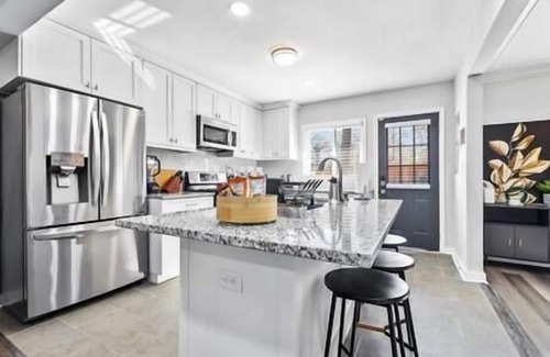 Candler-McAfee House | East ATL Charming 3BR, 2BA Family Home (6 Guests)