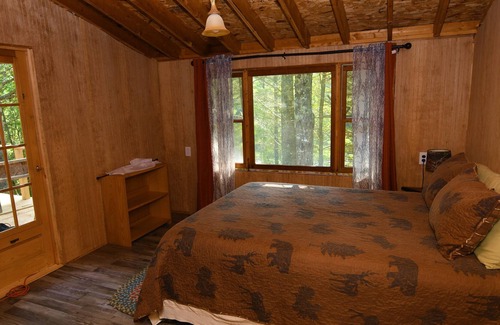 Beddington Cabin | East Beddington Lake Cozy Cabin