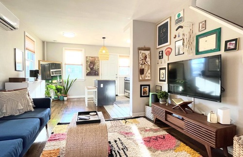Northeast House | East Boundary Stone 3BR/2BA Townhome - Free St. Parking
