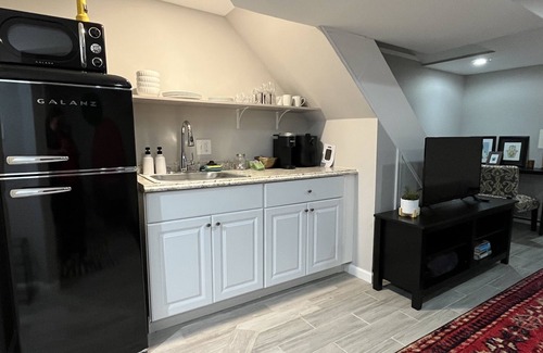 Northeast House | East Boundary Stone 3BR/2BA Townhome - Free St. Parking