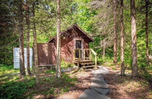 Bremen Cabin | East Camp Stay - Cabin 1 + 3 + 4